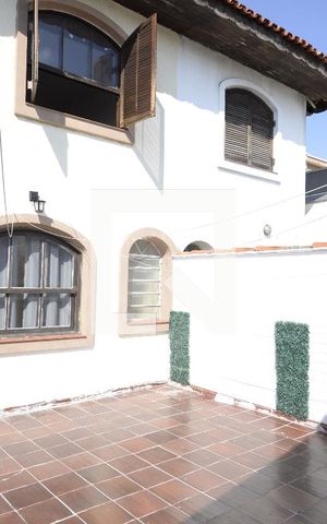 Casa para alugar com 230m², 4 quartos e 2 vagasQuintal