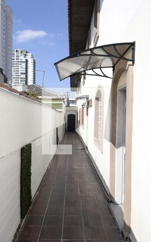 Casa para alugar com 230m², 4 quartos e 2 vagasCorredor Quintal