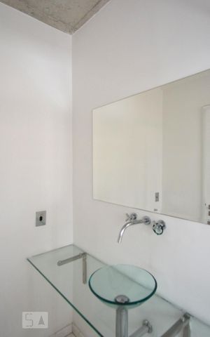 Apartamento à venda com 69m², 2 quartos e 2 vagasBanheiro da suite