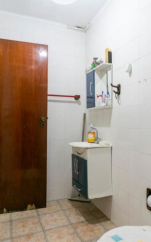 Casa à venda com 350m², 3 quartos e 4 vagasBanheiro Suíte 3