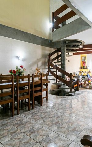 Casa à venda com 350m², 3 quartos e 4 vagasSala