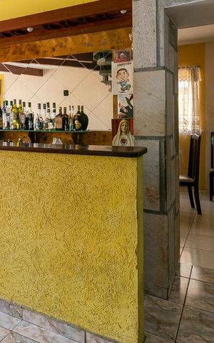 Casa à venda com 350m², 3 quartos e 4 vagasSala - Adega