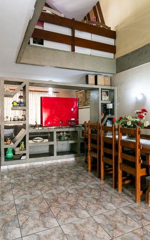 Casa à venda com 350m², 3 quartos e 4 vagasSala