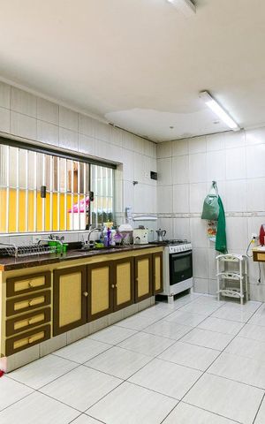 Casa à venda com 350m², 3 quartos e 4 vagasCozinha 