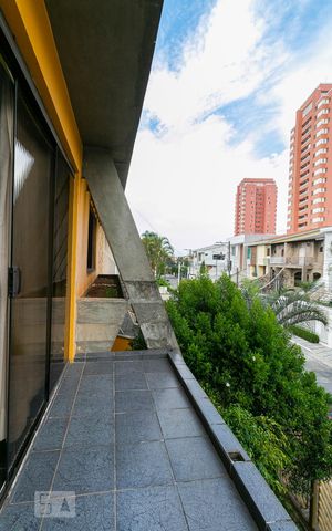 Casa à venda com 350m², 3 quartos e 4 vagasHall de Acesso aos Quartos - Varanda