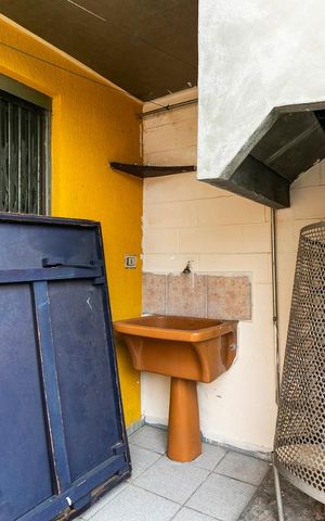 Casa à venda com 350m², 3 quartos e 4 vagasQuintal Fundos