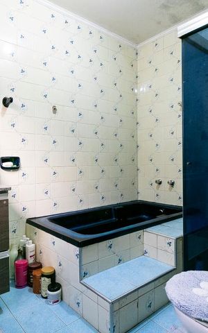Casa à venda com 350m², 3 quartos e 4 vagasSuíte 2 - Banheiro
