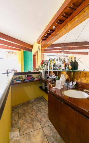 Casa à venda com 350m², 3 quartos e 4 vagasSala - Adega