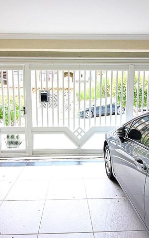 Casa à venda com 214m², 3 quartos e 2 vagasGaragem