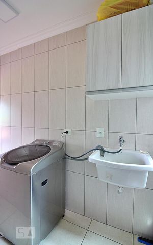 Casa à venda com 214m², 3 quartos e 2 vagasLavanderia
