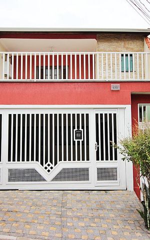 Casa à venda com 214m², 3 quartos e 2 vagasFachada