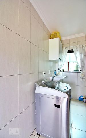 Casa à venda com 214m², 3 quartos e 2 vagasLavanderia