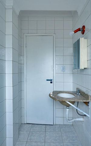 Apartamento para alugar com 75m², 2 quartos e sem vagaBanheiro