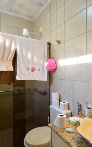 Casa à venda com 170m², 3 quartos e 2 vagasBanheiro da Suíte
