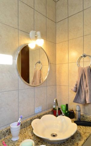 Casa à venda com 170m², 3 quartos e 2 vagasBanheiro Social