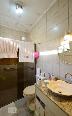 Casa à venda com 170m², 3 quartos e 2 vagasBanheiro da Suíte