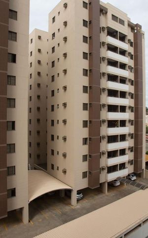 Apartamento para alugar com 147m², 4 quartos e 2 vagasVista da varanda (lado direito)
