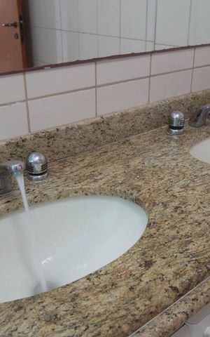 Apartamento para alugar com 147m², 4 quartos e 2 vagasBanheiro da suíte master - pias