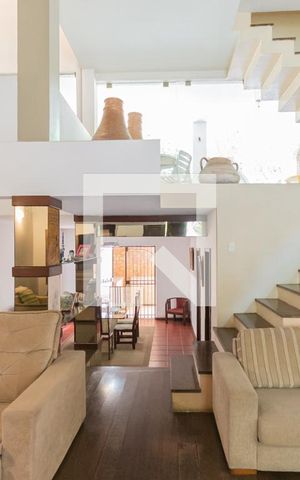 Casa à venda com 270m², 3 quartos e 3 vagasSala