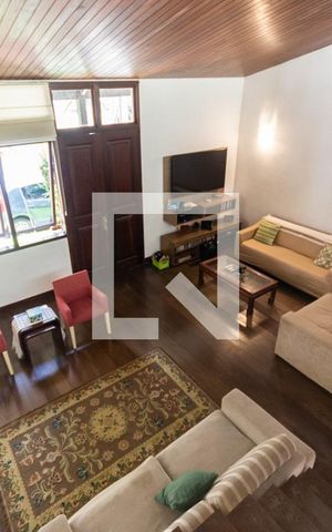 Casa à venda com 270m², 3 quartos e 3 vagasSala