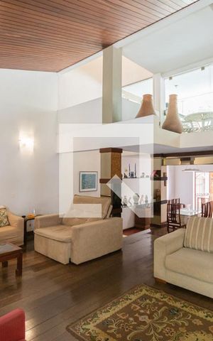 Casa à venda com 270m², 3 quartos e 3 vagasSala