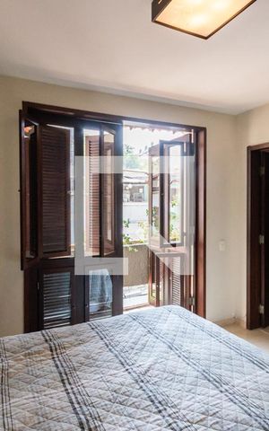 Casa à venda com 270m², 3 quartos e 3 vagasSuíte