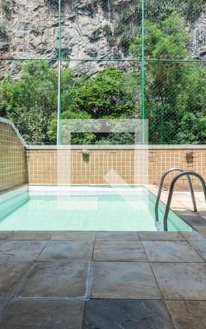 Casa à venda com 270m², 3 quartos e 3 vagasPiscina