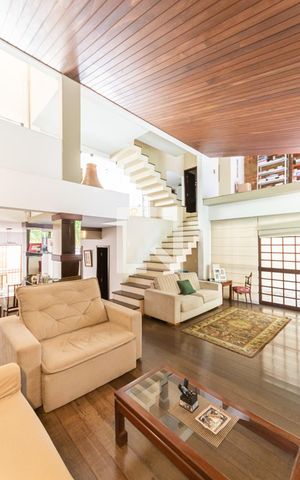 Casa à venda com 270m², 3 quartos e 3 vagasSala