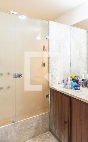 Casa à venda com 270m², 3 quartos e 3 vagasBanheiro da Suíte