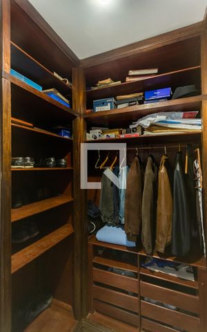 Casa à venda com 270m², 3 quartos e 3 vagasCloset da suíte