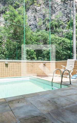 Casa à venda com 270m², 3 quartos e 3 vagasPiscina