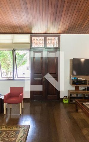 Casa à venda com 270m², 3 quartos e 3 vagasSala