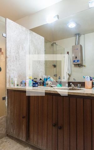 Casa à venda com 270m², 3 quartos e 3 vagasBanheiro da Suíte