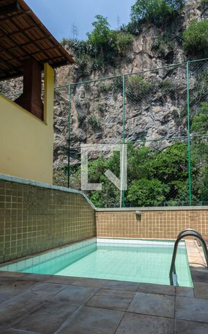 Casa à venda com 270m², 3 quartos e 3 vagasPiscina