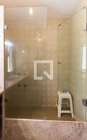 Casa à venda com 270m², 3 quartos e 3 vagasBanheiro