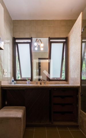 Casa à venda com 270m², 3 quartos e 3 vagasBanheiro