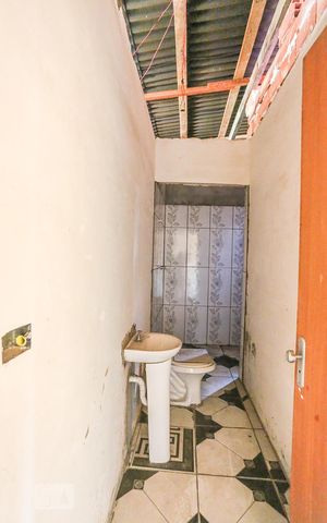 Casa à venda com 220m², 6 quartos e 2 vagas Casa à venda com 220m², 6 quartos e 2 vagasPiso Superior Banheiro