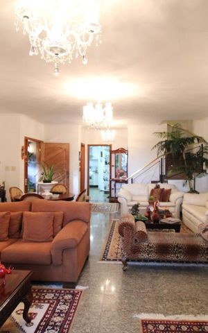 Casa à venda com 347m², 4 quartos e 3 vagasSala
