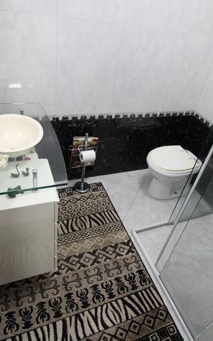 Casa à venda com 347m², 4 quartos e 3 vagasBanheiro 2