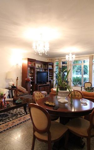 Casa à venda com 347m², 4 quartos e 3 vagasSala