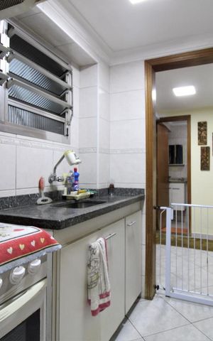 Casa à venda com 347m², 4 quartos e 3 vagasCozinha - subsolo