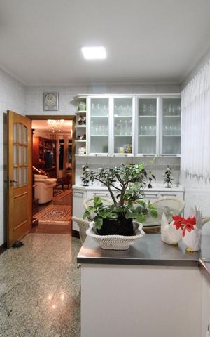 Casa à venda com 347m², 4 quartos e 3 vagasCozinha