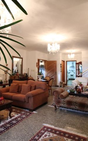 Casa à venda com 347m², 4 quartos e 3 vagasSala