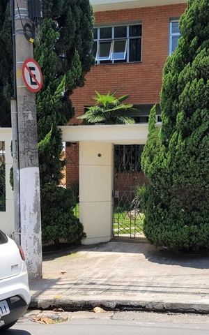 Casa à venda com 347m², 4 quartos e 3 vagas Casa à venda com 347m², 4 quartos e 3 vagasFachada