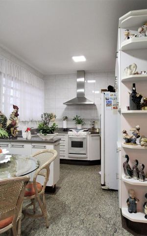 Casa à venda com 347m², 4 quartos e 3 vagasCozinha