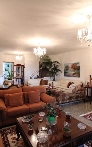 Casa à venda com 347m², 4 quartos e 3 vagasSala