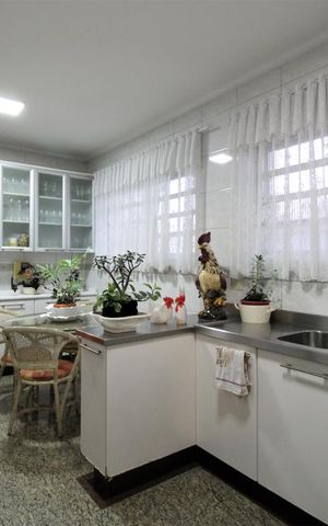 Casa à venda com 347m², 4 quartos e 3 vagasCozinha