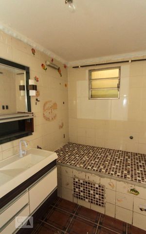 Casa à venda com 338m², 5 quartos e 6 vagas Casa à venda com 338m², 5 quartos e 6 vagasBanheiro