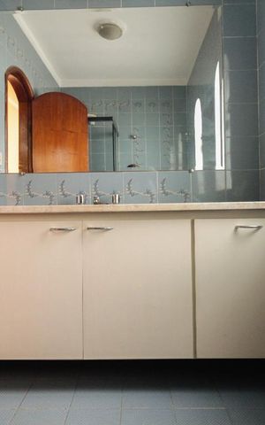Casa à venda com 325m², 3 quartos e 2 vagas Casa à venda com 325m², 3 quartos e 2 vagasBanheiro Suíte