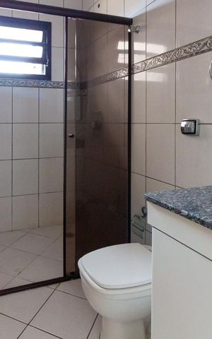 Casa à venda com 265m², 3 quartos e 4 vagas Casa à venda com 265m², 3 quartos e 4 vagasBanheiro da Suíte 1